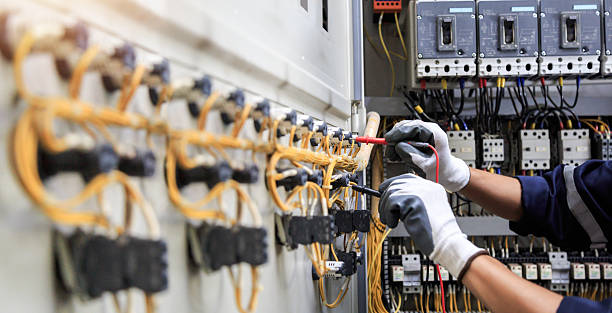 Professional Electrician technician working in Ellettsville, IN